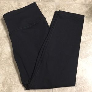 Victoria Sport Capri Legging (Size M)